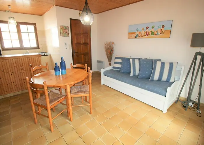 Maison à Deux Pas De La Avec Jardin Privatif Et Confort - - Fr-1-22-218